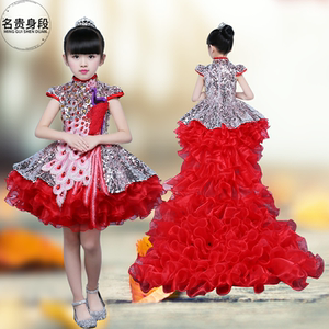 孔雀尾婚纱礼服