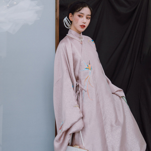 明制立领斜襟长袄