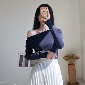 2022春季新款女装韩版一字肩漏肩锁骨上衣心机设计感打底长袖t恤