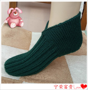 手工编织毛线袜子