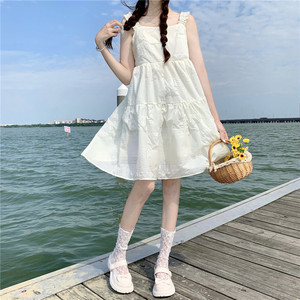白色初恋裙子少女夏季初中高中学生仙女超仙森系小清新吊带连衣裙