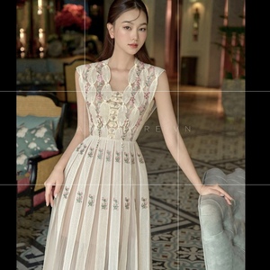 AMY越南小众设计2024早春新款重工钩花蕾丝气质中长款打底连衣裙