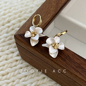 cookie饰品韩国复古法式独特小众白色母贝花朵适合夏天的耳环女