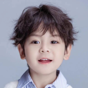 抖动字节淘宝宝宝儿童男孩假发卷发短发锡纸烫帅气时尚拍照模特写真