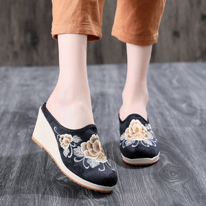 79妙旅服饰旗舰店天猫老北京布拖鞋绣花鞋7cm高跟外穿凉拖麻的民族