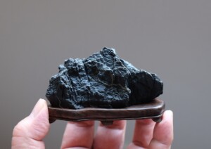 灵璧石摆件 天然原石 滴水莲花小山形 苏工底座 案头奇石精品摆件