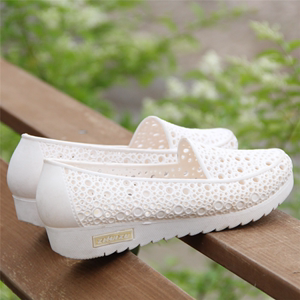 超软洞洞鞋女鞋2023夏季低帮白色透气护士鞋镂空套脚一体女凉鞋子