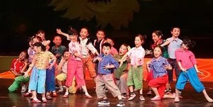 大山支教儿童演出服流动娃表演服饰 留守儿童农民舞台