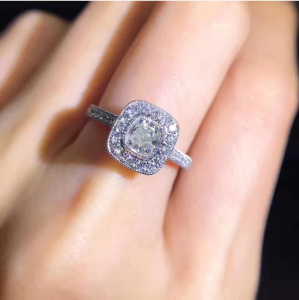 英皇金尊 白18k金群镶钻石女戒 枕形结婚钻戒 异形钻戒女指环定制