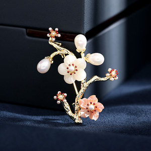 高档梅花胸针女精致新款胸花装饰复古中国风奢华西装旗袍别针配饰