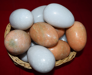 奇石天然汉白玉彩霞石原石打磨鹅蛋石鸡蛋形石绘画石按摩活脑健身