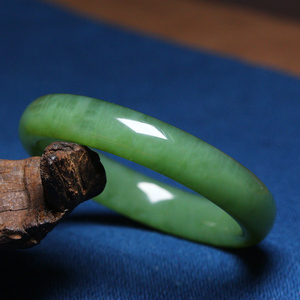 【优选品质】和田玉俄料碧玉老坑冰底浅色粉青猫眼手镯内径60mm