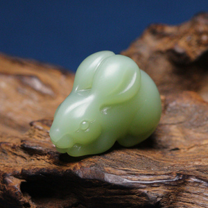 【优选品质】和田玉俄料碧玉粉青蓝调荧光小兔子挂件细腻无结构