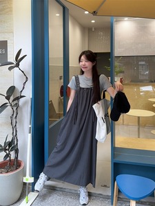 kumikumi设计感可调节背带连衣裙女夏季百搭灰色打底T恤两件套