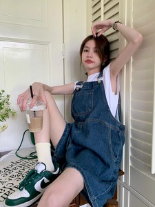 kumikumi美式复古蓝色水洗做旧牛仔背带裤女装夏季宽松直筒裤短裤