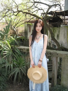 kumikumi蓝色格子V领连衣裙女夏季度假风吊带裙甜美气质宽松长裙