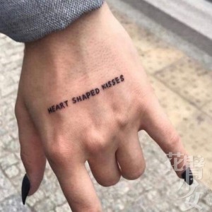 刺青女王tattoo 260暗黑手背英文字母纹身贴 翻译 心形吻 一张6个