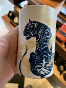 星巴克烘焙工坊臻选r系列鹦鹉树叶苏门答腊虎地图复古马克桌面杯
