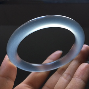 57/9/9,巴西老矿精品冰飘圆条木纳雪花棉玛瑙玉髓手镯