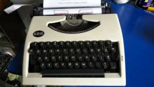 英雄牌全英文机械打字机