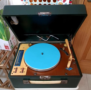 海燕713手摇多用唱机,收音电唱功能均正常,品相完好 为收藏佳品