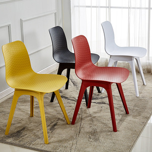 塑胶温莎椅 北欧风格餐厅榉木餐椅 设计师塑料椅子ins网红咖啡椅