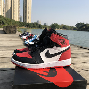 nikeaj1扣碎篮板
