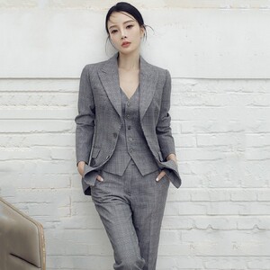 娜扎明星同款春季格子休闲女西装套装英伦风帅气时尚商务装三件套