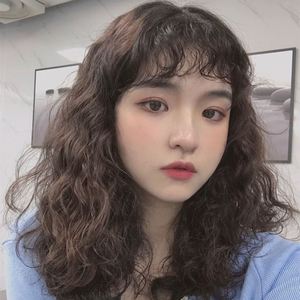 烫短发的女发型短卷发