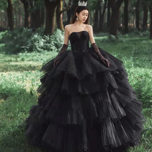 影楼主题婚纱新款展会黑色彩纱漏背森系抹胸情侣摄影旅街拍照礼服