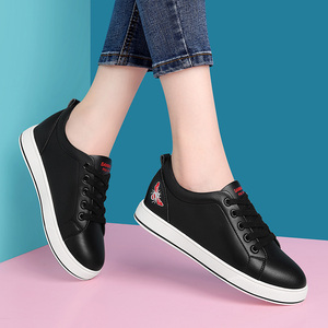 belle百丽真皮小黑鞋女鞋2022新款春款软白底黑面运动休闲皮鞋春