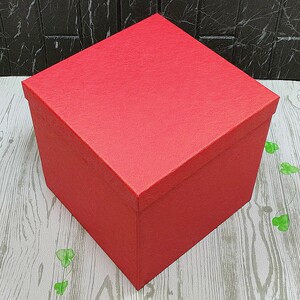 红色礼品盒正方形纯色抱枕水果内衣帽子羽绒服生日礼物包装盒定制