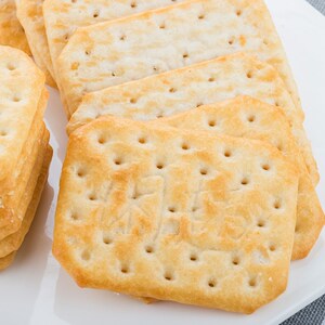 达能苏打饼干闲趣饼干 散装 咸味闲趣饼干小包装闲趣清咸薄脆饼干