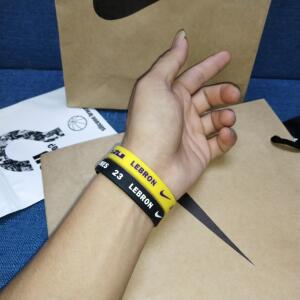 官方正品耐克nba球星詹姆斯手环湖人队23号同款詹皇篮球运动硅胶