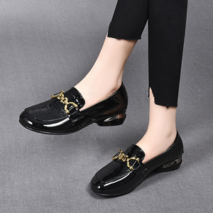 小皮鞋女2022年春季新款漆皮英伦风真皮平底乐福鞋软底一脚蹬单鞋