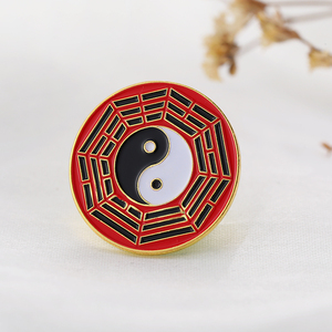 创意中国风万字符太极胸章挂件 金属彩绘八卦胸针徽章