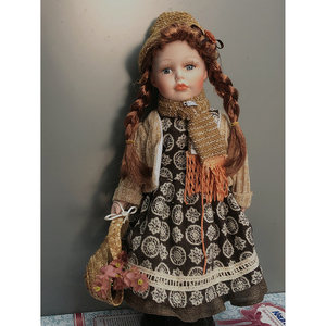 古董收藏艺术品复古田园金色卷发嘟嘴可爱女孩陶瓷洋娃娃森女摆件