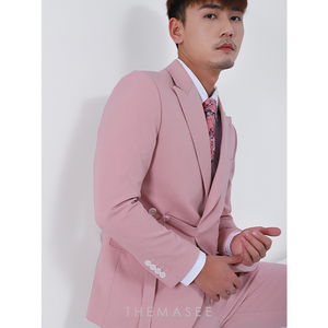 粉色西服中性