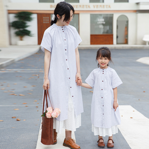 以匠/2024夏装新款白色条纹日系文艺度假母女装亲子装衬衫连衣裙