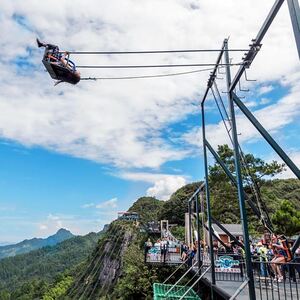 景区悬崖秋千定制高空刺激项目网红秋千极限运动挑战抖音同款秋千