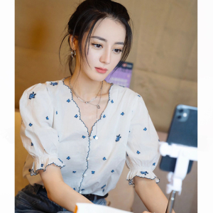 迪丽热巴明星同款衣服仙女上衣chic温柔短款法式锁骨气质显瘦衬衫