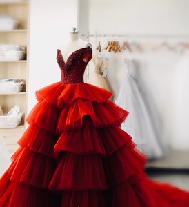 悦黛新款新娘红色重工公主蛋糕裙气质豪华长拖尾蓬蓬裙结婚主婚纱
