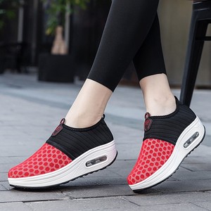 夏季厚底摇摇鞋女2022新款增高网面透气运动休闲软底防滑鬼步舞鞋