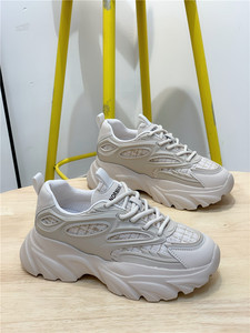 老爹鞋女漫步佳人