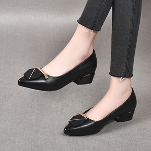 真皮单鞋女春秋小皮鞋低跟粗跟中跟尖头浅口黑色春季百搭头层牛皮