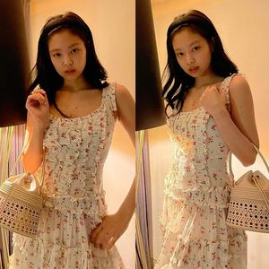 金珍妮jennie同款印花时尚荷叶边背心连衣裙女夏新款中款过膝裙子