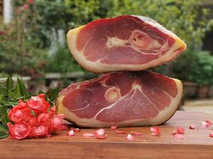 云南大理云龙诺邓农家自然风干黑土猪三年老火腿中上方500g