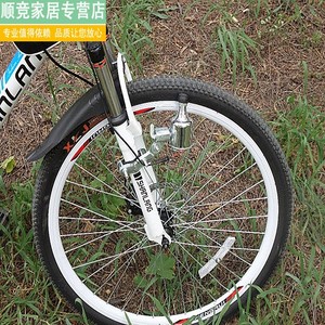 ~自行车花鼓轮胎发电机装置小型12v微型山地车骑行手机充电器前。