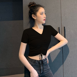黑色t恤女短袖夏季v领设计感小众短款上衣性感高腰露脐装紧身体桖