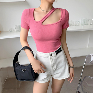 性感显大胸短袖正肩t恤女显瘦修身独特设计感小众甜辣修身上衣夏